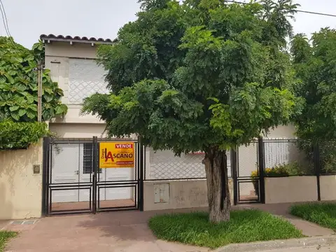 Hermosa casa en Calle 104, a cuadras de Estacion de Guernica