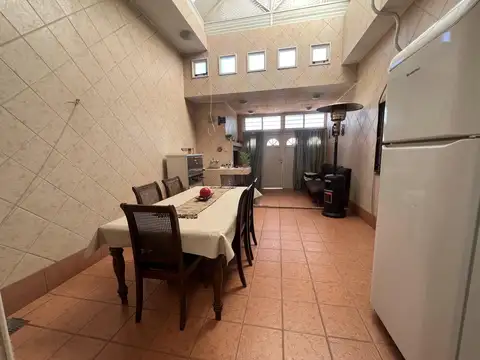 Casa 5 ambientes con 2 baños