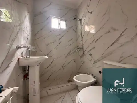 Casa 5 ambientes con 2 baños
