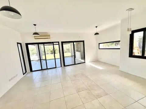 Casa 4 ambientes con 3 baños