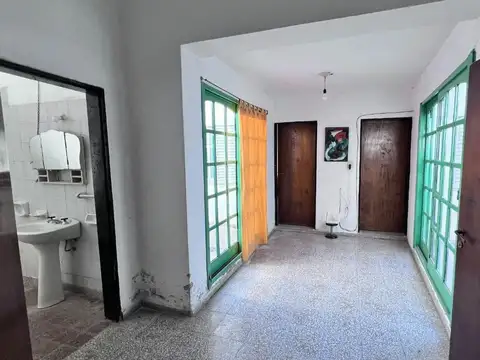 Se vende casa, excelente ubicación en San Vicente!