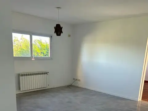 Casa en Alquiler con 4 cocheras