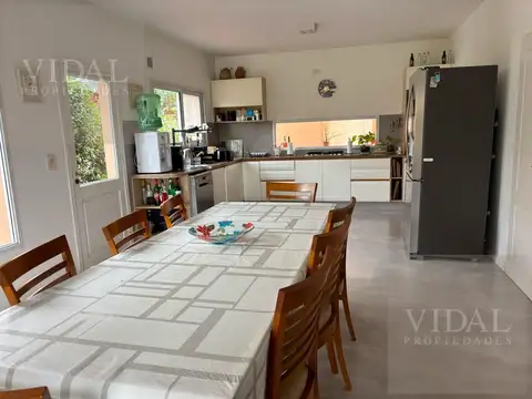 Casa 6 ambientes con 3 baños
