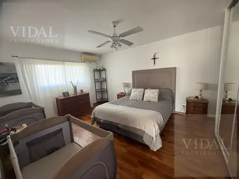 Casa en Alquiler con 4 cocheras
