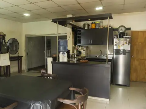 Venta | Casa con pileta y espacio verde
