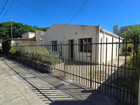 SE VENDE CASA PARA REFACCIONAR - FINANCIADA