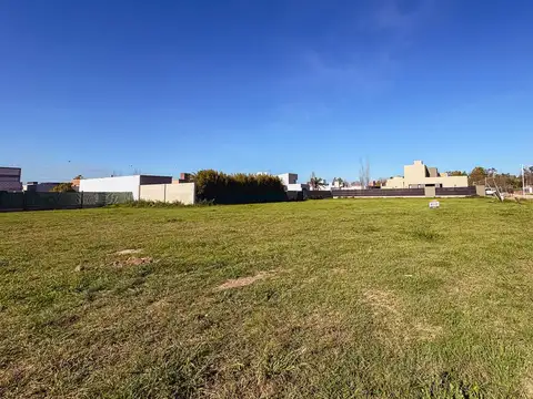 Terreno de 700 m2 en Village del Brigadier