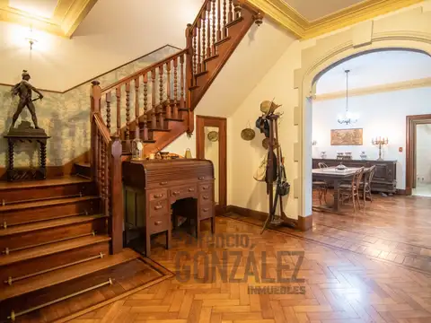 VENTA CASA 5 AMB 3 COCHERAS PARRILLA MAS DEPENDENCIA
