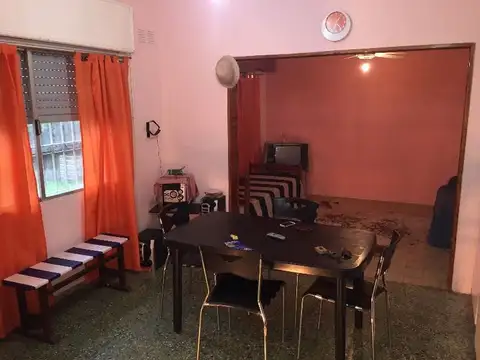 Chubut nº 382 esquina Arenales