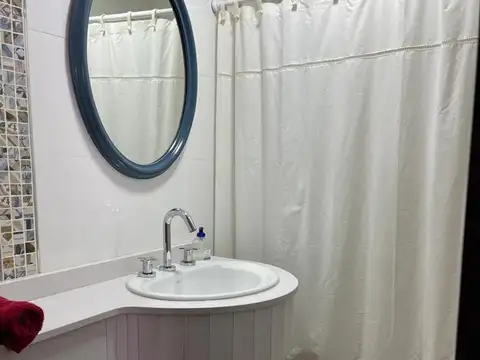 Castelar Norte 4 cuadras de la estacion Solido chalet