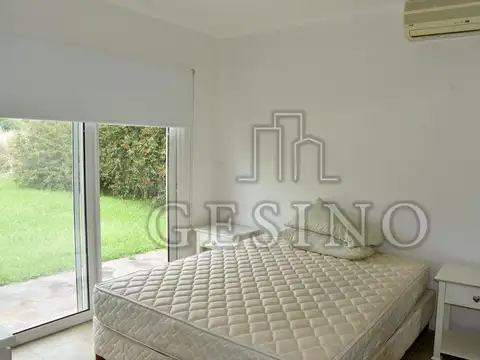Casa 6 ambientes con 2 baños