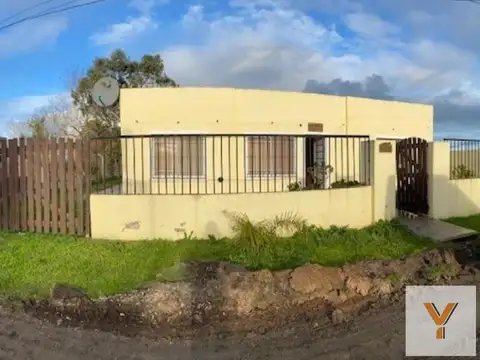 Casa en venta - 4 Dormitorios 2 Baños - Camet Norte