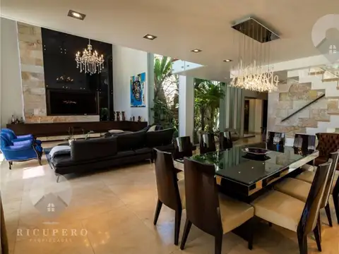 Casa 5 ambientes con 6 baños