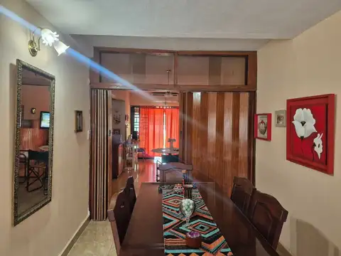 Casa 6 ambientes con 2 baños
