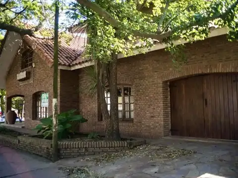 Casa en Venta con 2 cocheras