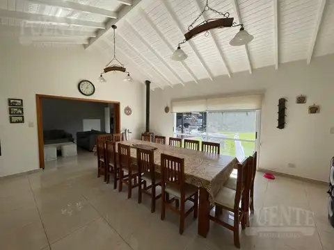 Casa 6 ambientes con 4 baños