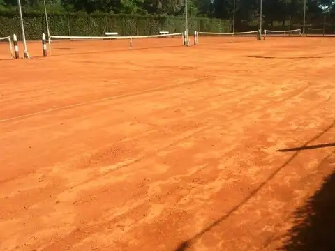 Vendo Lote 300 m2 en las Brisas Country Club- Pilar del Este