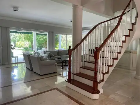 Casa 12 ambientes con 6 baños