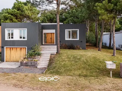 Casa en venta Costa Esmeralda Golf con gas natural y pileta