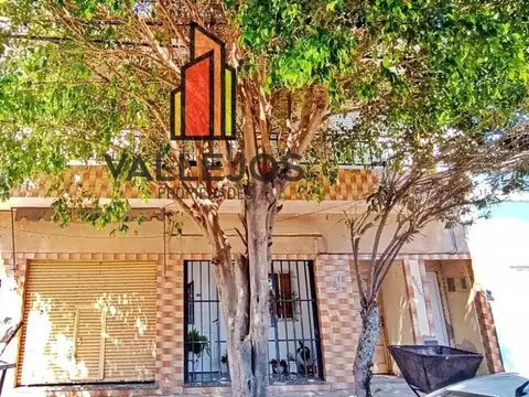 VENTA EN BLOCK | casa 4 amb + depto. 2 amb + local