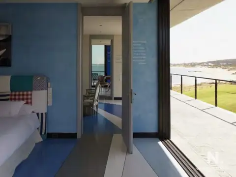 Casa de 3 suites en alquiler, complejo con servicios en Jose Ignacio. Vista al mar