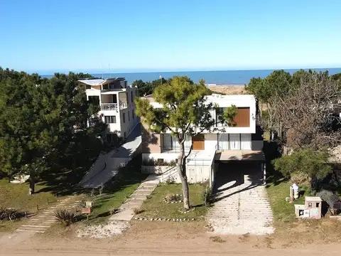 Casa en venta - 6 Dormitorios 8 Baños - Pinamar