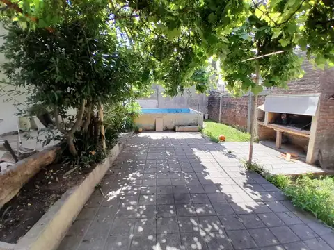 VENTA CASA 3 AMB/ LOMAS DE ZAMORA/ OPORTUNIDAD