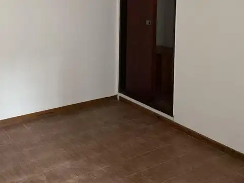 Depto Tipo Casa en Alquiler en La Plata, $ 600.000
