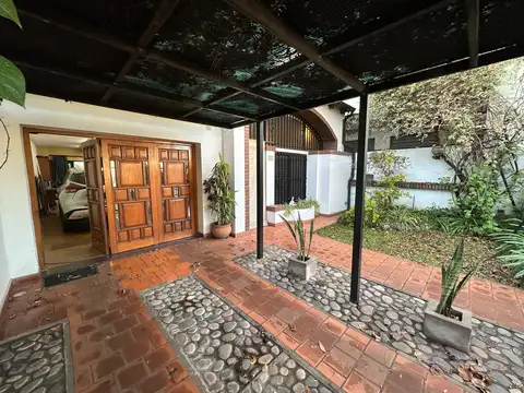 Crespo al 2300 . Casa 3 dormi con pileta y cochera