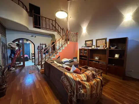 Casa de 3 dormitorios con pileta y cochera - Crespo 2300