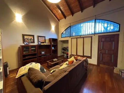 Casa 5 ambientes con 2 baños