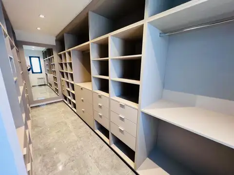 Casa 5 ambientes con 4 baños