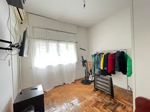 VENTA DE CASA DE 4 AMB. CON PATIO, TERRAZA Y GARAGE. TODA EN PB - ZONA RESIDENCIAL
