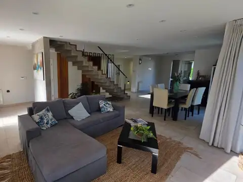 Casa en venta, Barrio Privado La Joaquina - Juana Koslay