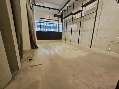 Excelente local en Arenales y Azcuenaga