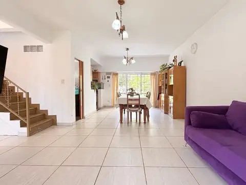 CASA VENTA 4 AMBIENTES  EN VILLA LUZURIAGA -RAMOS MEJIA- CON COCHERA