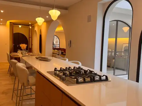 Casa en Venta con 2 cocheras