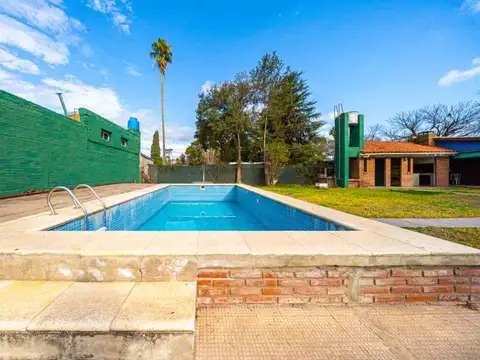 CASA EN ALQUILER DOS DORMITORIOS PILETA EN FUNES