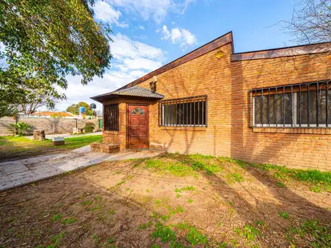 Casa en Alquiler con 1 cochera