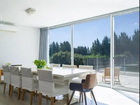 Casa en Venta con 6 cocheras