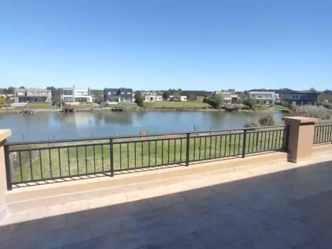 Casa en Venta con 6 cocheras