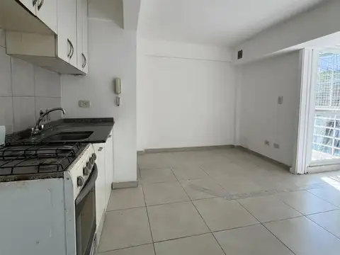 ALQUILER MONOAMBIENTE CON BALCÓN AL FRENTE EN BARRIO LOURDES