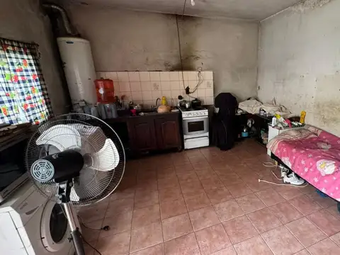 CASA EN VENTA – FRENTE A PLAZA – VILLA DE MAYO