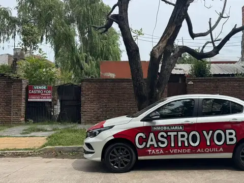 CASA EN VENTA – FRENTE A PLAZA – VILLA DE MAYO