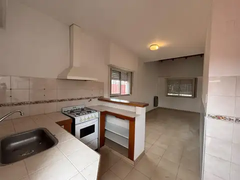 CASA EN ALQUILER 2 HABITACIONES 3 AMBIENTES