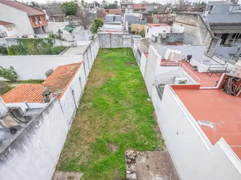 Casa. 4 Amb. Lote 50m. Jardin. A refaccionar. Villa Devoto. Av. Mosconi 4177