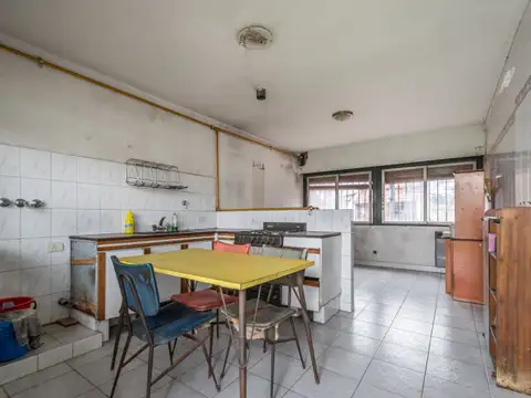 Casa en Venta con 3 cocheras