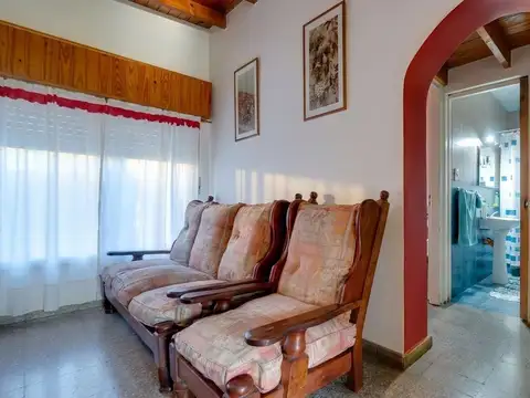 Casa 4 ambientes con 1 baño
