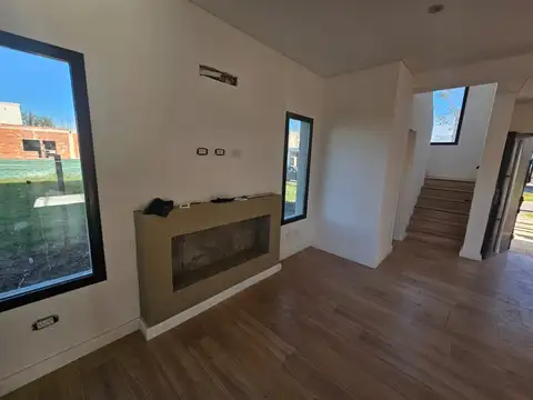 Casa 6 ambientes con 4 baños