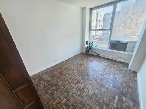 Dos ambientes en Córdoba esquina Suipacha 